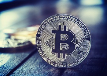 El precio de Bitcoin enfrenta resistencia en $100 mil, pero el optimismo del mercado permanece intacto