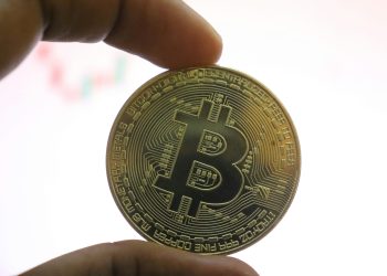 Bitcoin: ¿Cruz dorada inminente o alerta por las ballenas?