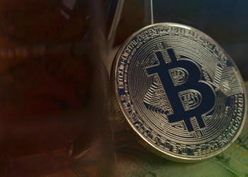 Bitcoin en la Encrucijada: ¿Aumento a $122K o Caída a $100K? Análisis Clave