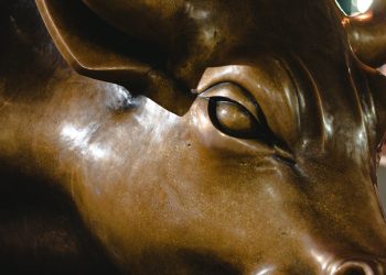 XRP: ¿Un Rally del 340% en Puerta? Análisis Técnico Revela Patrones Clave