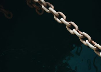 Chainlink vs. XRP: ¿Quién dominará la integración blockchain de SWIFT?