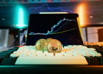 XRP/BTC Retests Six-Year Breakout Trendline, Analyst Calls For A Decoupling