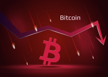 Bitcoin en la Cuerda Floja: ¿Podría una caída a $56,000 estar en el horizonte?