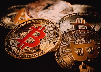 El Precio de Bitcoin Se Desploma: ¿Qué Significa la Ruptura de un Nivel de Soporte de 14 Años?