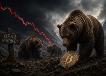 Bitcoin sigue en mercado bajista: riesgo de caída bajo $60,000 según analista