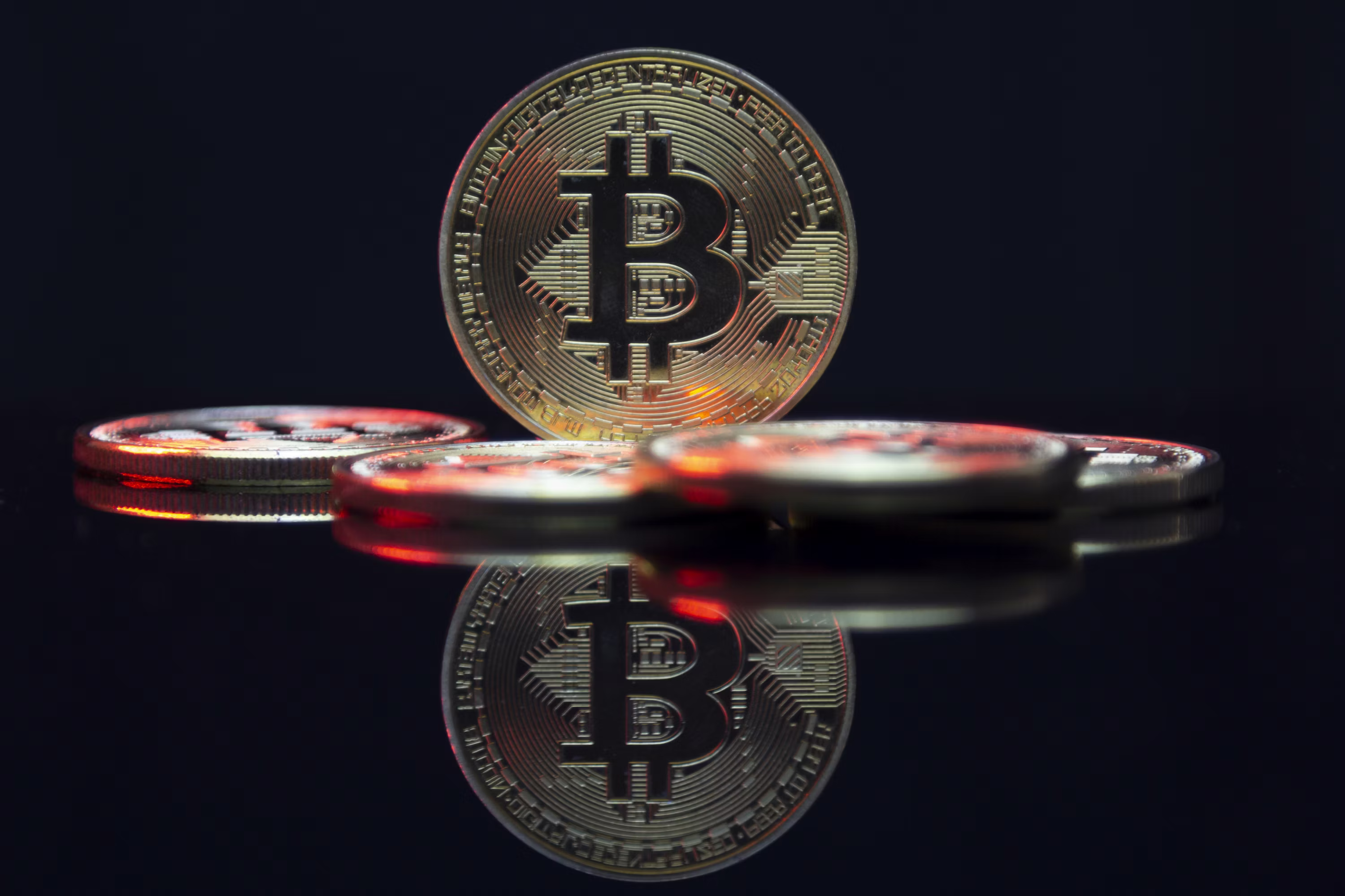Analista predice fondo de Bitcoin usando modelo de pico previo: ¿Hasta dónde caerá?