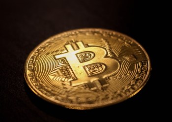 Bitcoin podría cerrar rojo este mes tras dos velas mensuales verdes: riesgo de caída en mayo