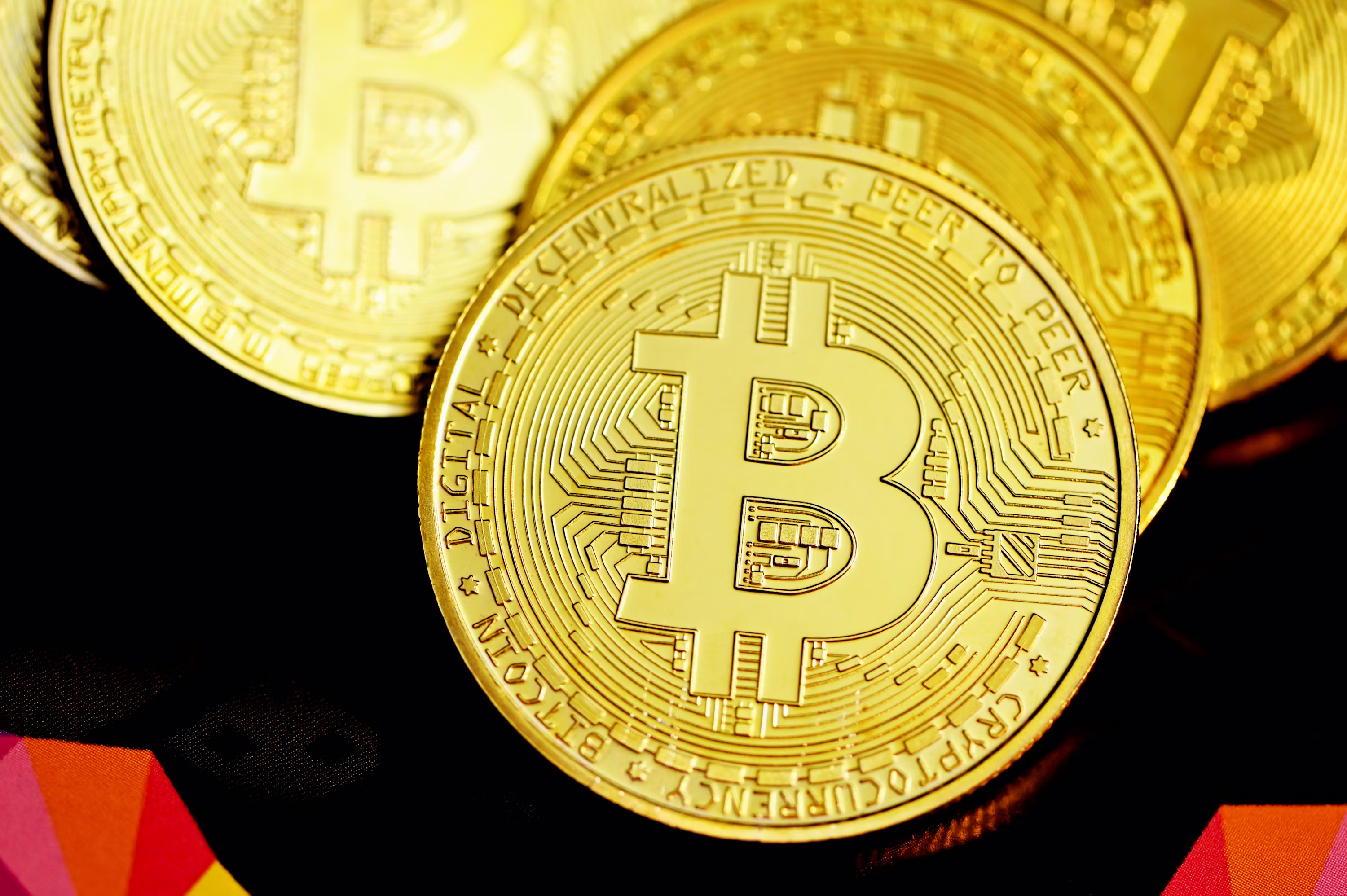Nakamoto vende Bitcoin para sobrevivir: reversión de acciones y riesgo de exclusión del Nasdaq