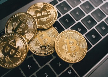 Flujos de ETFs de Bitcoin: Señales Contrarias y Posible Fondo del Mercado