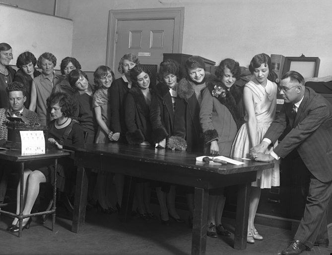 Fingerprints Public Domain Publication Los Angeles Daily News Publication date March nd