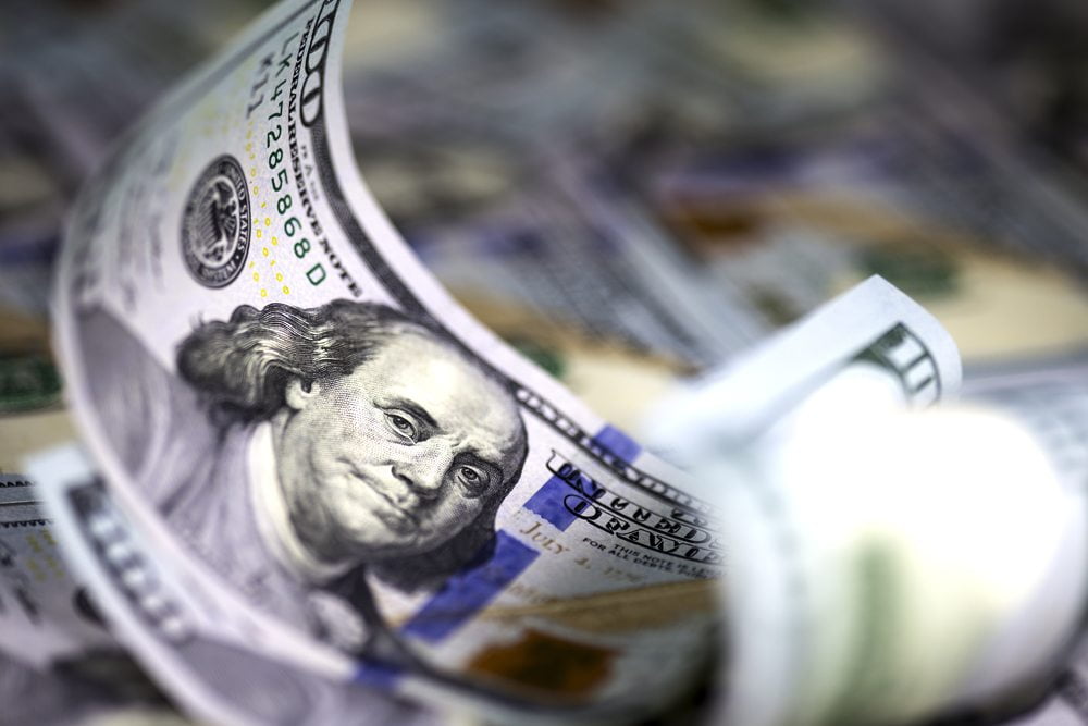 USD Suffers Sudden 0.7% Value Dip in Wake of Recent Trump Comments