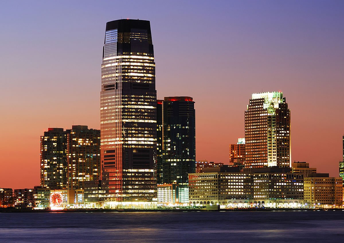 Goldman Sachs Not Ditching Bitcoin Trading Desk, But Market Doesn’t Recover