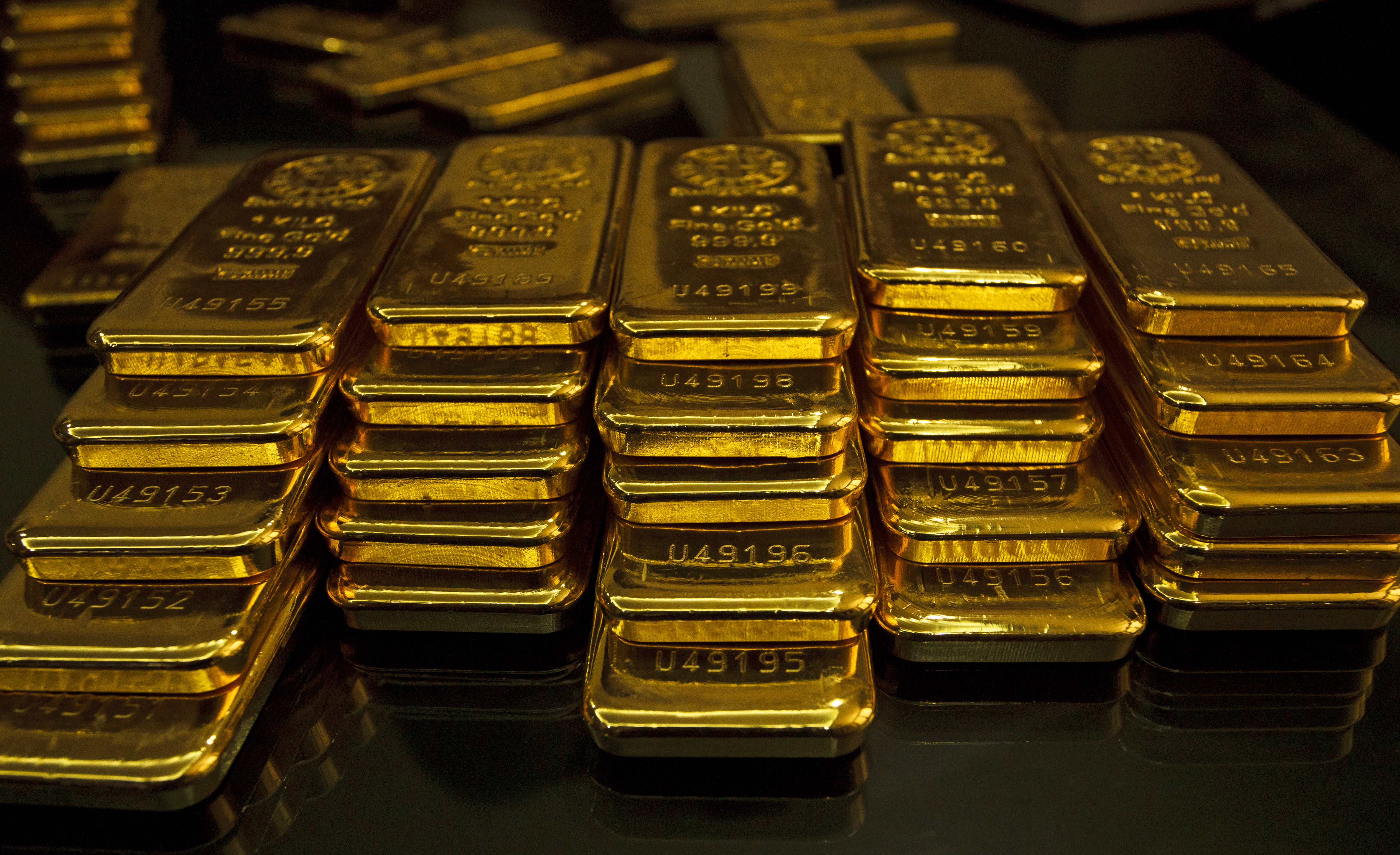 Could Bullish Factors for Bitcoin Drive Gold Prices Past $5,000?