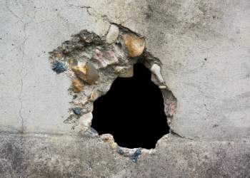 Prominent Bitcoin Short Seller Covers: Crypto Bottom Inbound?