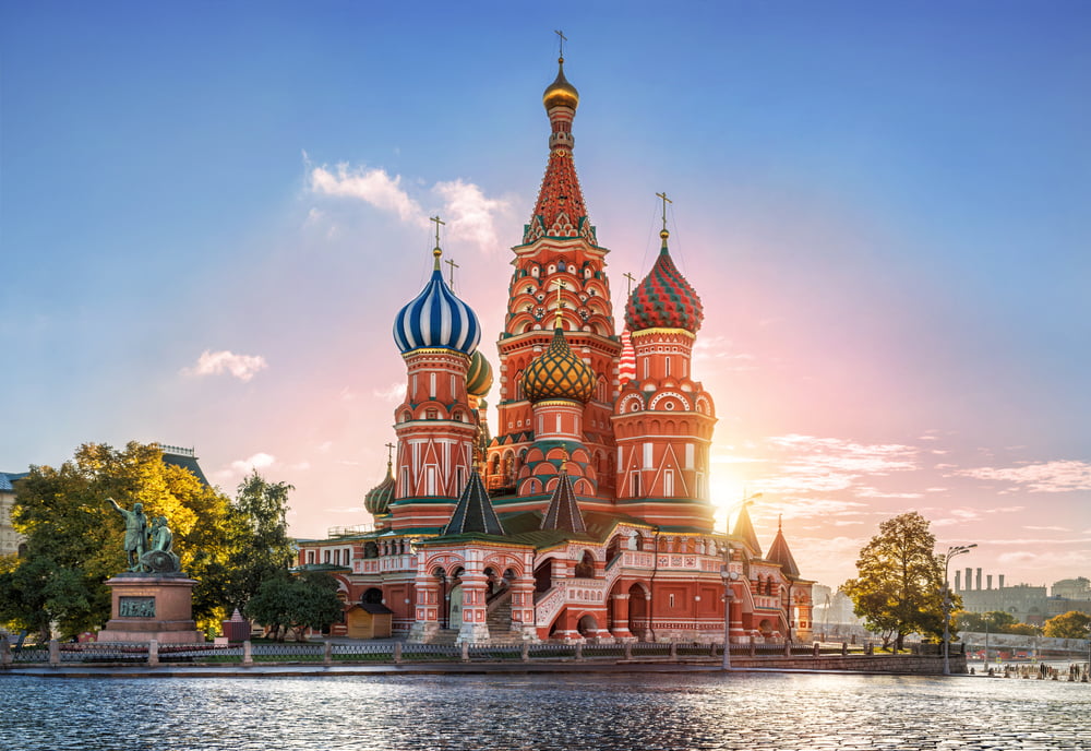 Russia Parliament Approves Swift-Alternative but Moves Crypto Bill to April