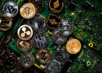 Weiss Rates Ripple and EOS; Best Time to Invest Could be Very Near