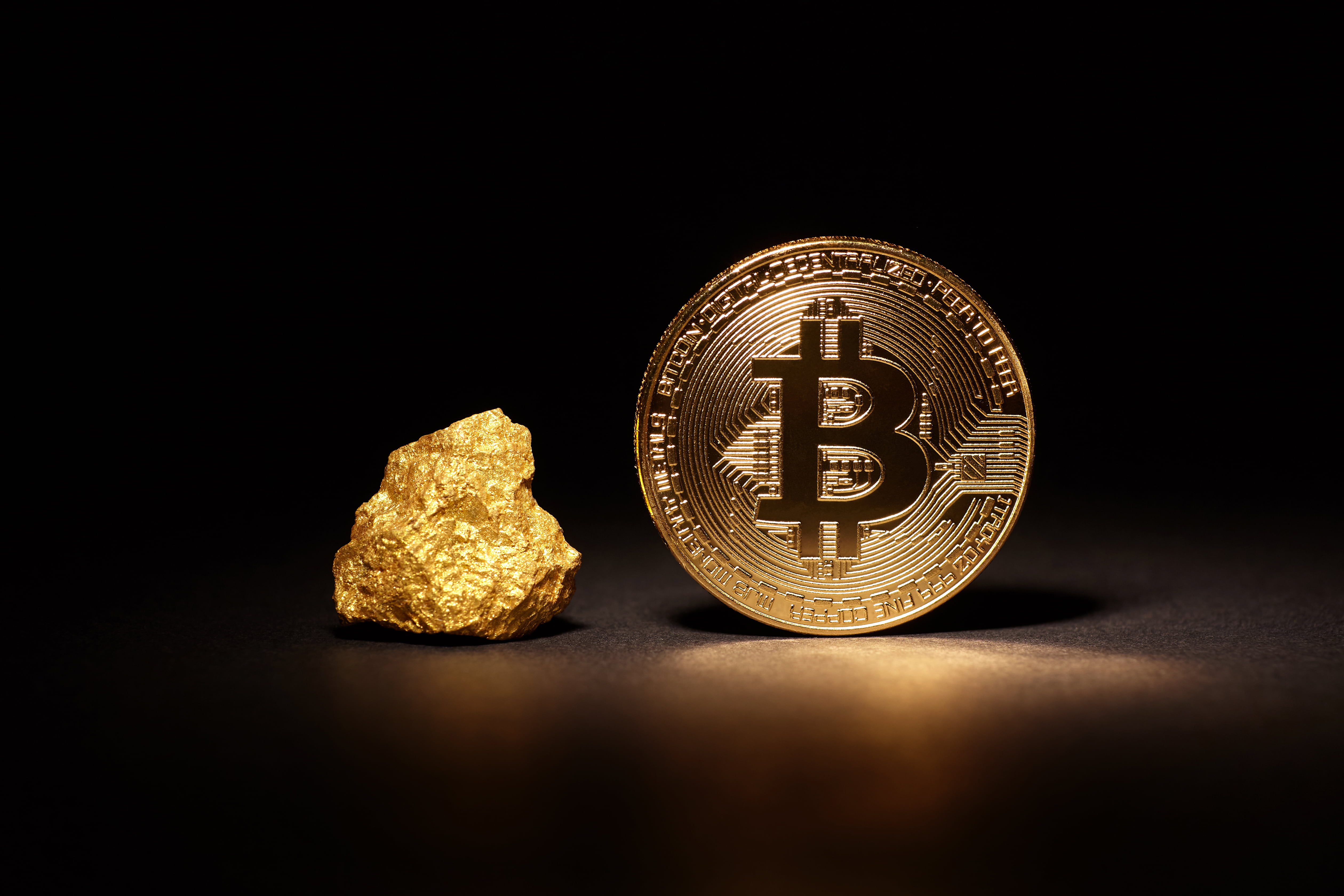 BTC and Gold Showing Correlated Moves, Will Bitcoin Price Rise From Here?