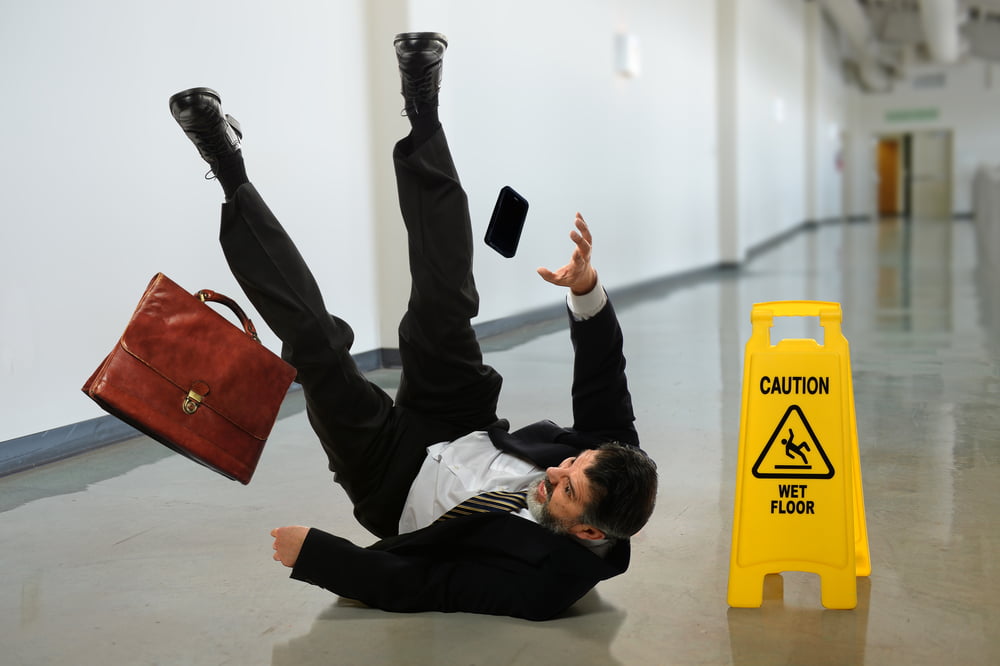 Macroeconomic Analyst Predicts Bitcoin Below $8,000
