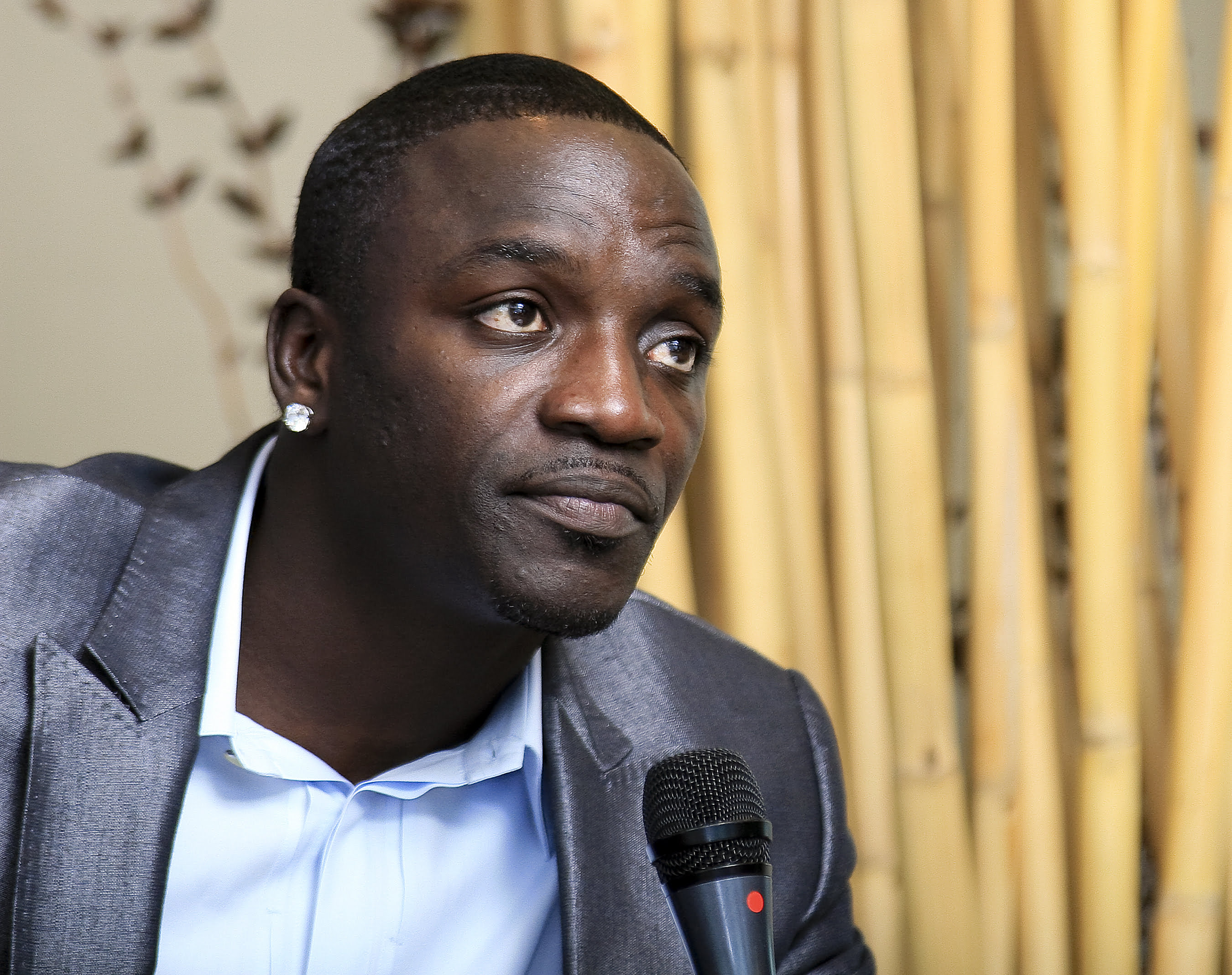 Акон. Эйкон. Эйкон Сити Сенегал. Akon рэпер. Akon 2021.