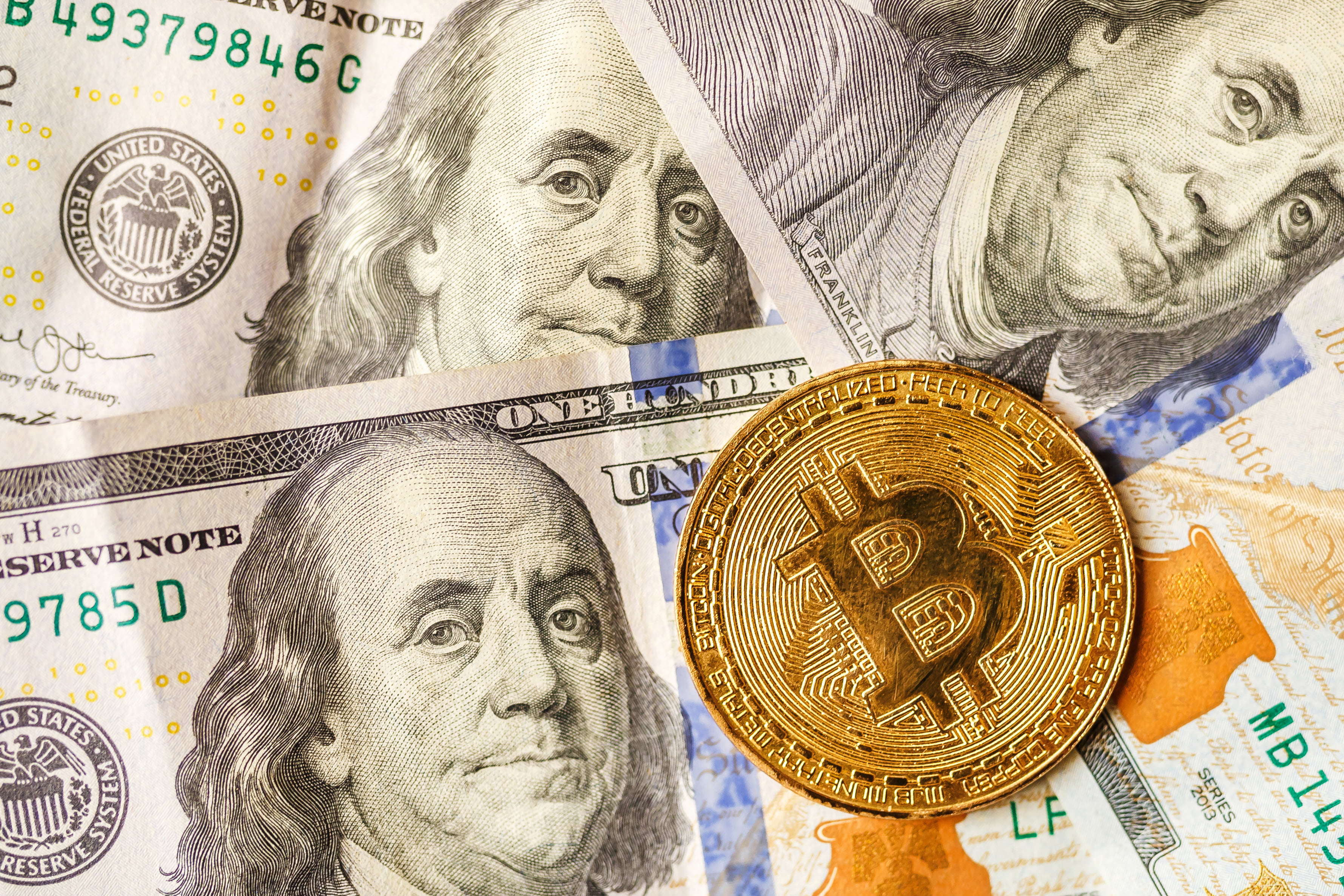 Crypto Analyst Calls As Low As $300 Bitcoin, Cites Lack of Demand