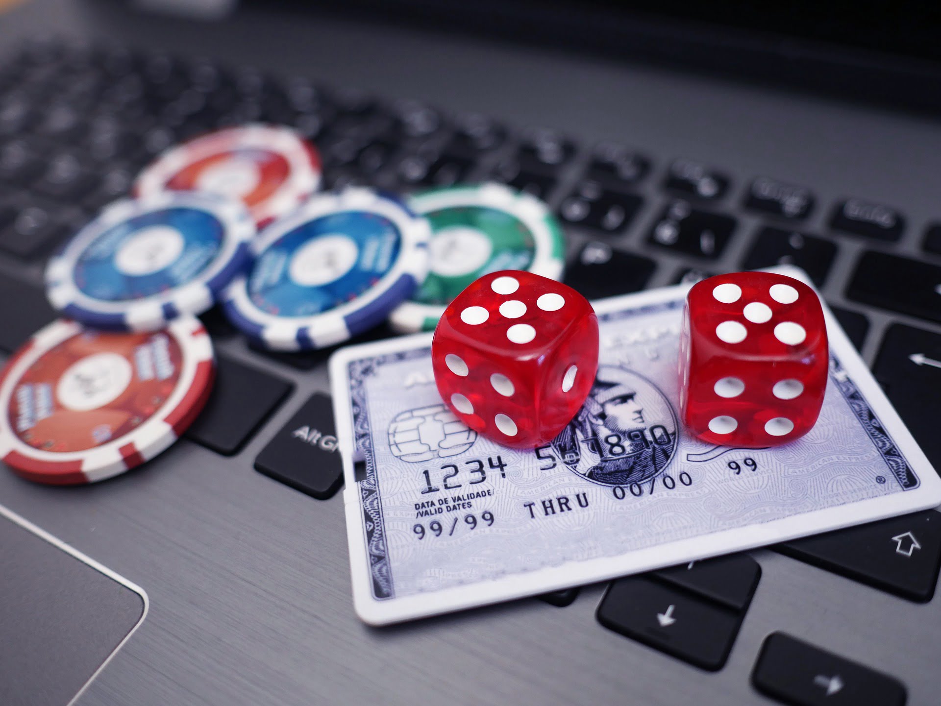 Online Gambling: A $100 Billion Industry with Innovation and Bit ...