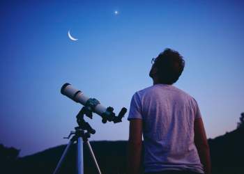 tezos cryptocurrency moon