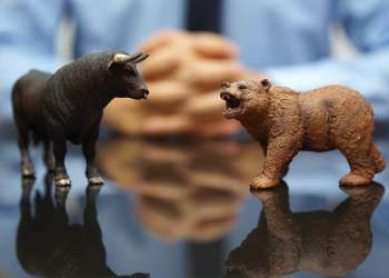 Here’s Why Some Traders Remain Long on Bitcoin Despite Ongoing Plunge