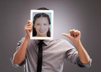 Analyst Who Predicted Bitcoin’s 40% October Rally Warns of BTC “Head Fake”