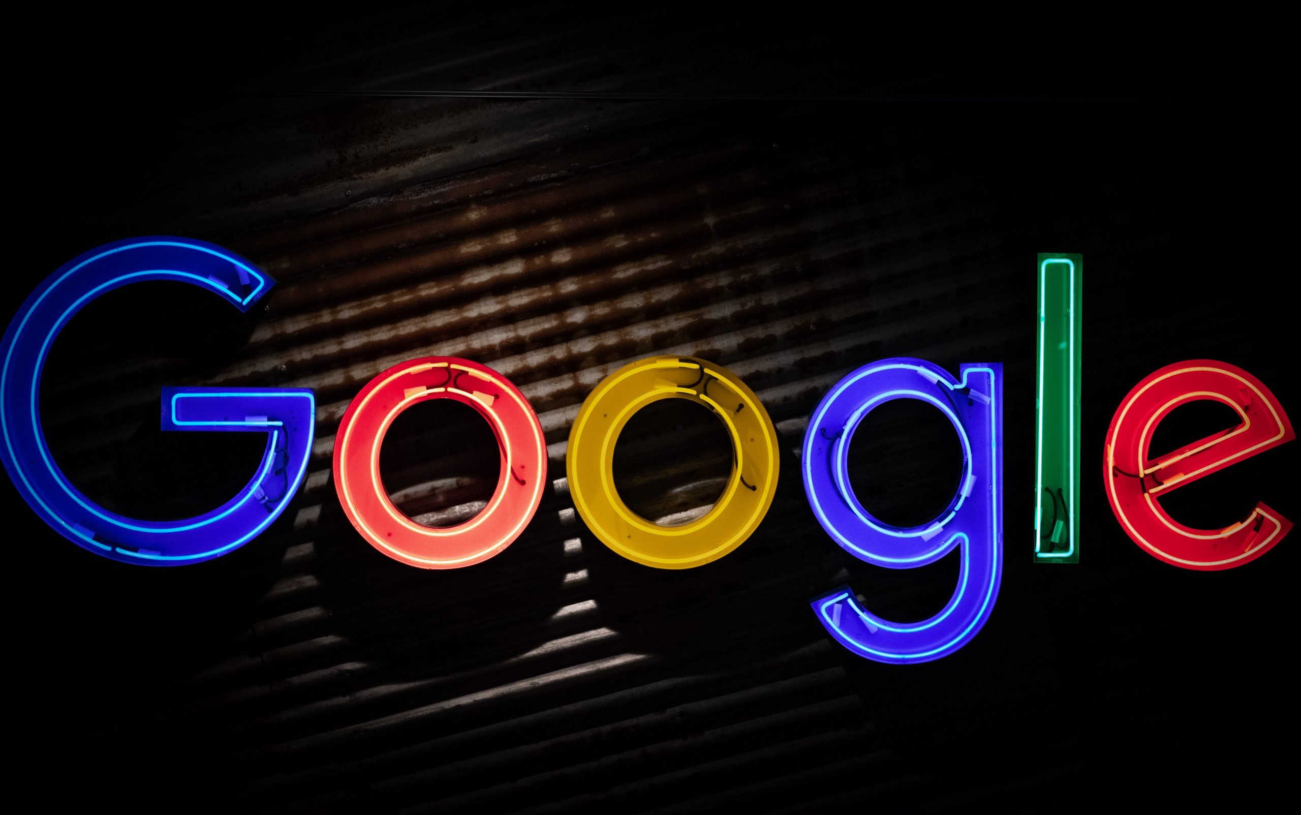Apple Co-Founder Claims Google is “Directly Profiting” from Crypto Scams in Lawsuit
