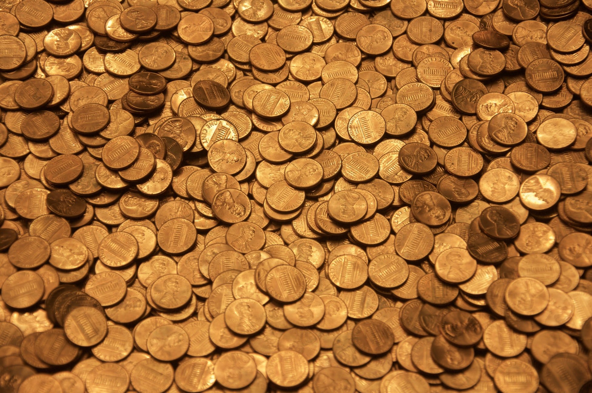 Peter Schiff: Bitcoin HODLers Delusional as Gold Outperformed BTC, But Did It?