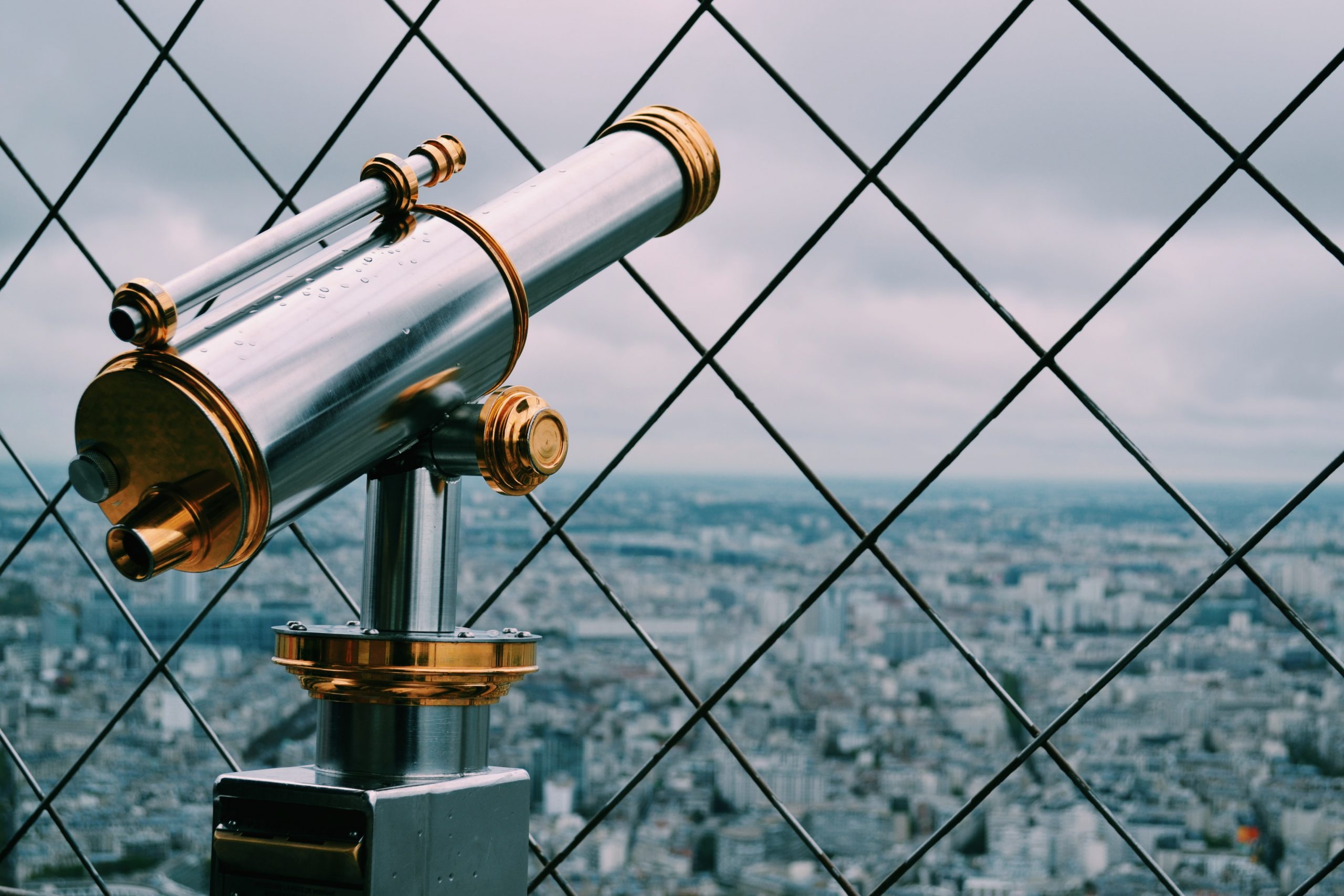 As Tezos Reaches Key Support, Analysts Look Towards Chainlink for Guidance