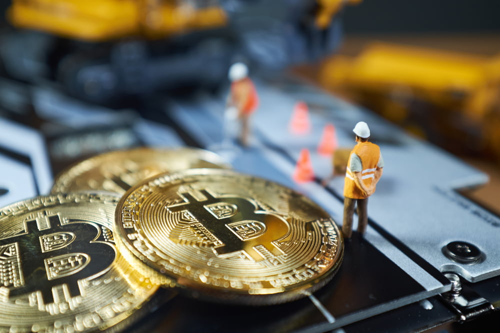 Bitcoin Hashrate Nosedives as Chinese Miners Move On