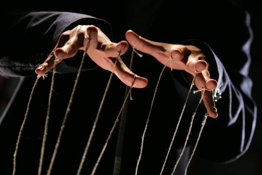 UniSwap (UNI) Risks Falling Another 10% over Centralization Worries