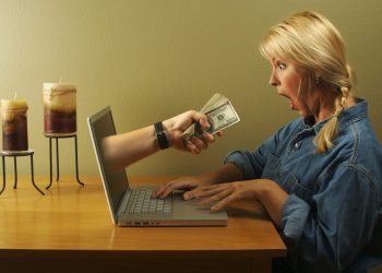 uniswap airdrop lottery winner