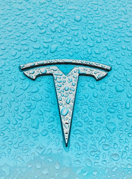 Binance offers Tesla stock token, could Coinbase (COIN) follow?
