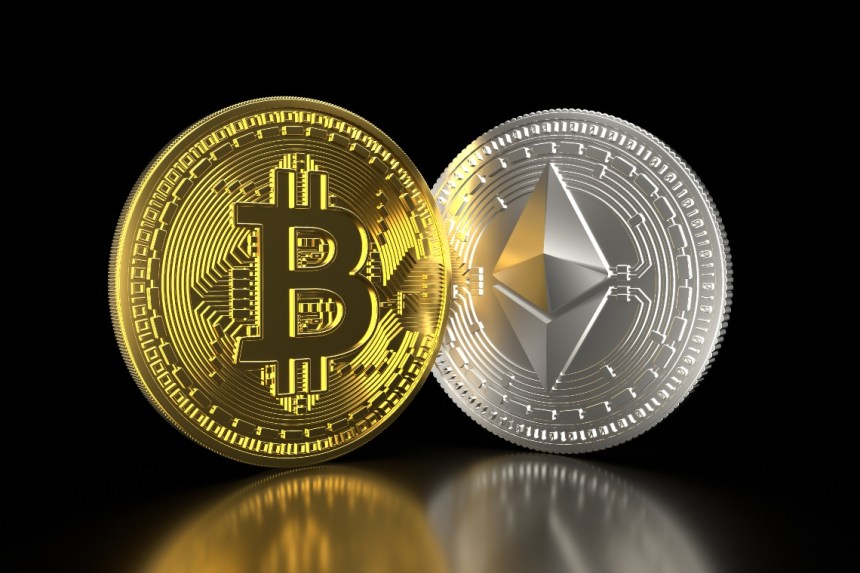 Picture of a gold bitcoin and a silver Ethereum standing next to each other