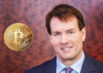 Picture of MicroStrategy CEO Michael Saylor with a bitcoin next to him