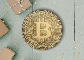 Btrust, a physical Bitcoin with gift boxes around