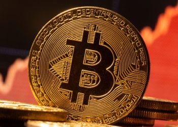 Bloomberg Strategist: This Is The Defining Moment To Buy Bitcoin