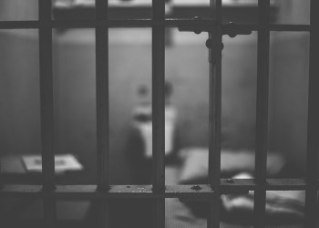 Hayes, a prision cell