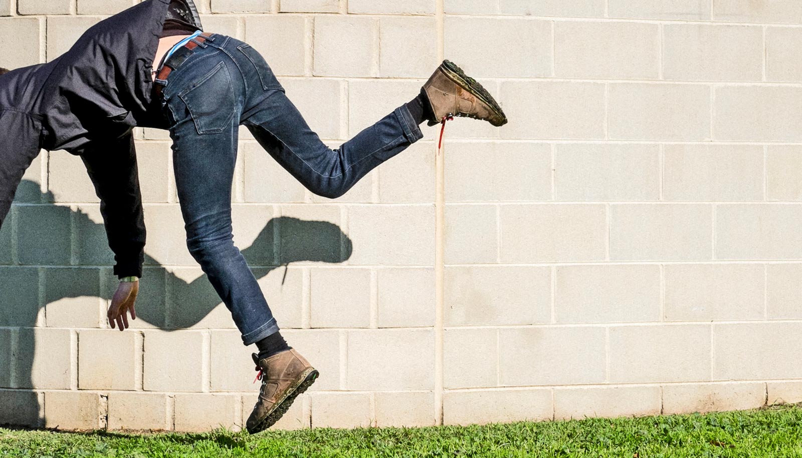 Ethereum (ETH) Hammered Down To $950 As Crypto Selloff Deepens