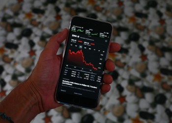 Crypto Crash: Bitcoin Falling Helplessly, Find Succour in These Two Coins