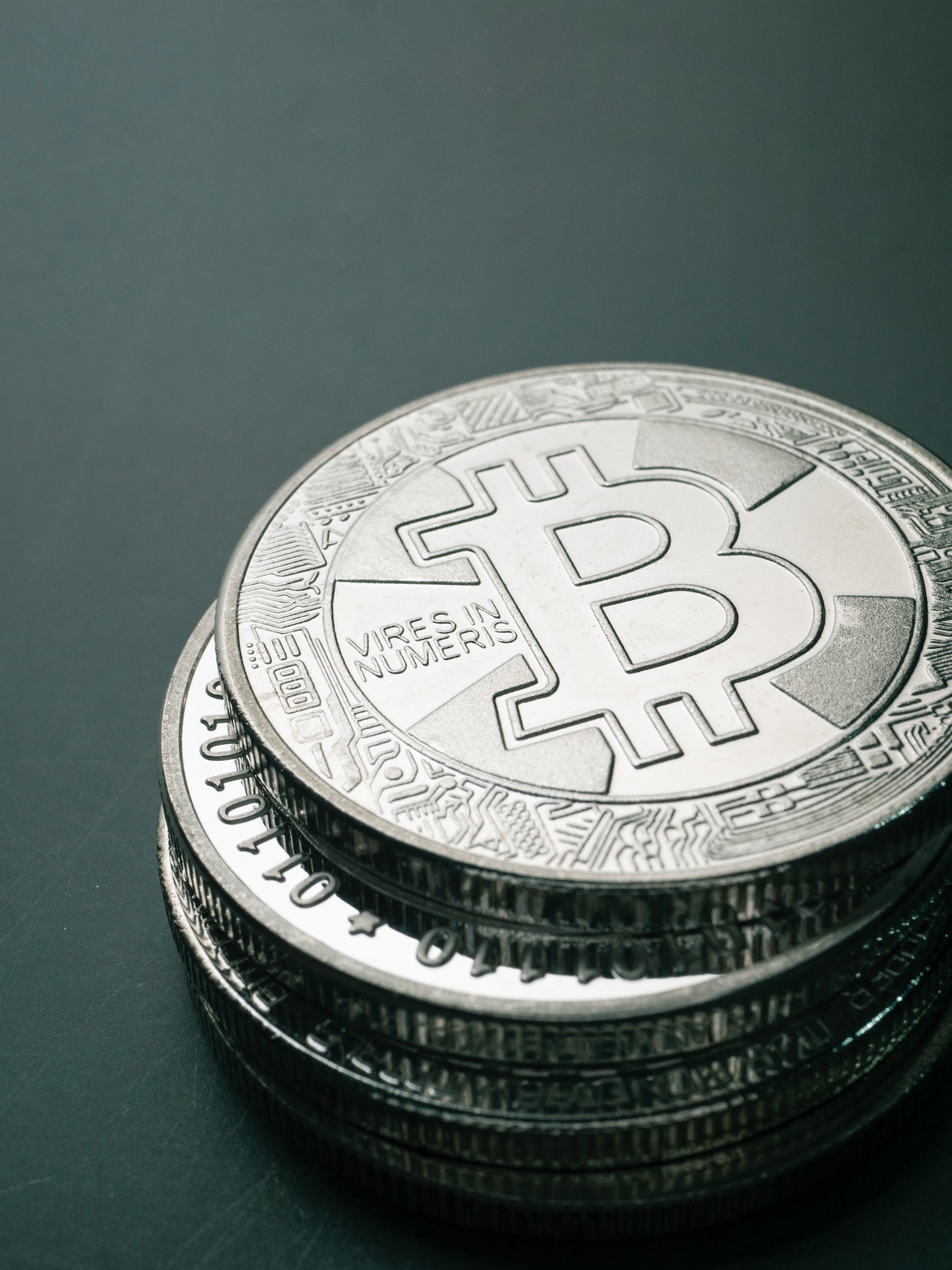 3 Experts Take On The Bitcoin Price, Will $19,000 Hold Or Break?