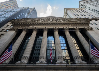 Bank Stocks crash as Bitcoin Rally