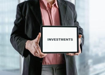 Analysts recommend to diversify into Shiba Inu or this new AI Crypto ICO with early investor bonuses