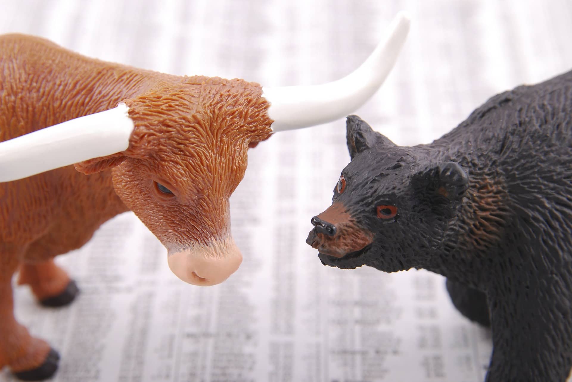 LINK Holds Above 15% Gains As Crypto Market Slumps Heavily