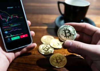 Is it too late to buy Chainlink after SWIFT Partnership, or should you invest into this Bitcoin alternative?