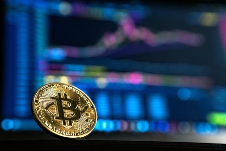 Bitcoin Social Media Talk Drops To 3-Month Low, All Eyes On Altcoins?