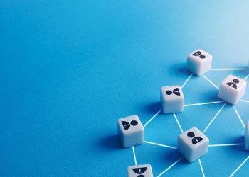 Uniswap decentralizing