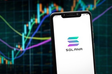 Solana presenta extensiones de tokens a medida que SOL se recupera, aumentando un 5%